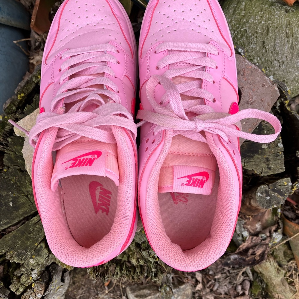 Rare Nike Triple Pink Dunk Low-Top Sneakers Women’s 8.5 - Picture 4 of 16